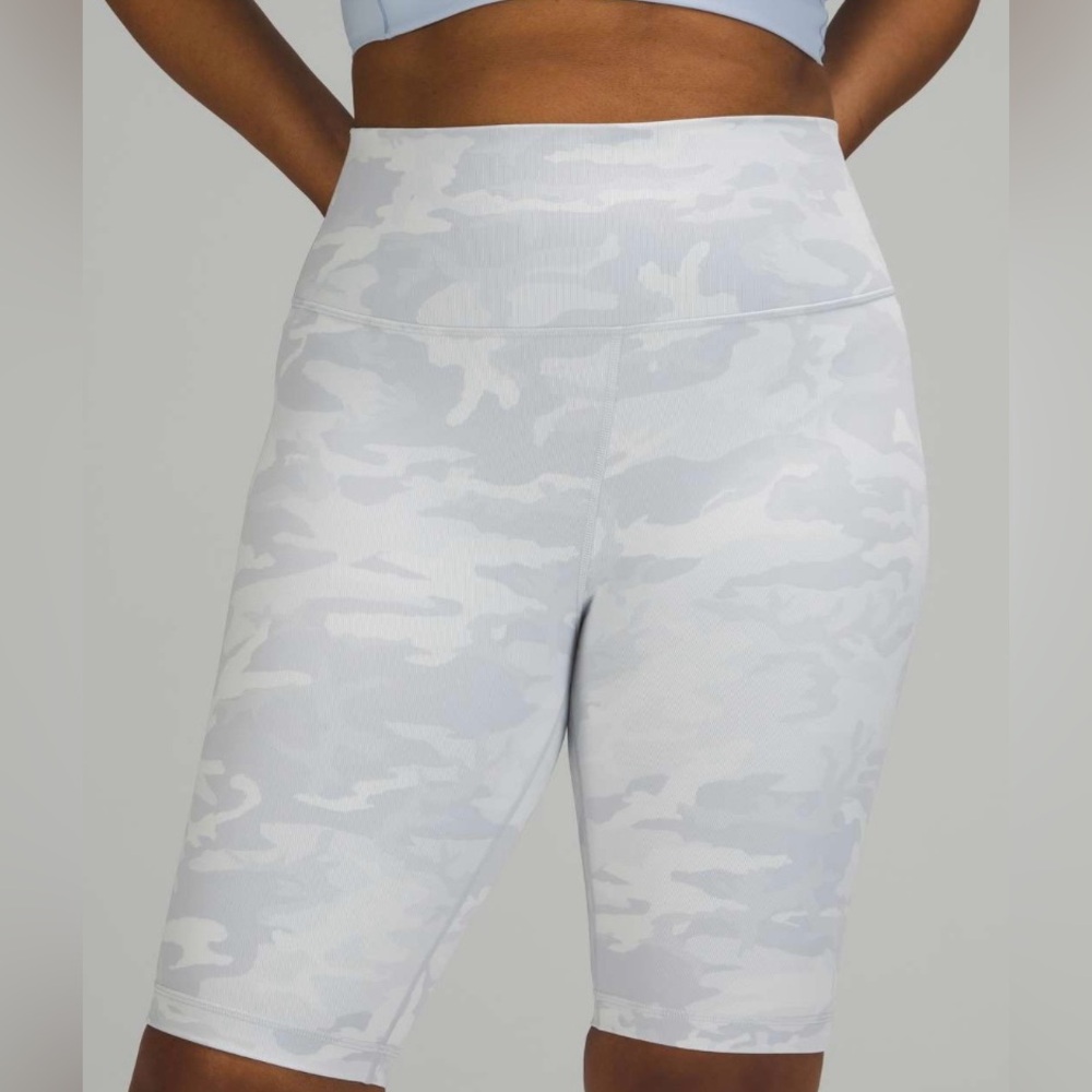 Lululemon Wunder Under Short 10" Inseam-Woman (“Ribbed” Material)